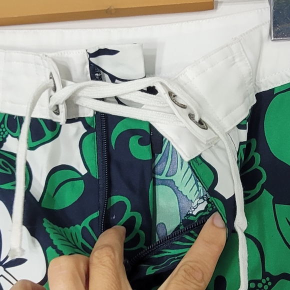 TXT Women Green White & Black Hibiscus Floral Soft A-Line Mini Skirt Size 9 - Picture 6 of 11